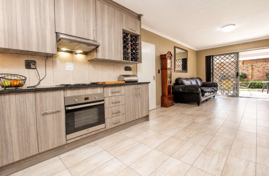 2 Bedroom Property for Sale in Wilgeheuwel Gauteng