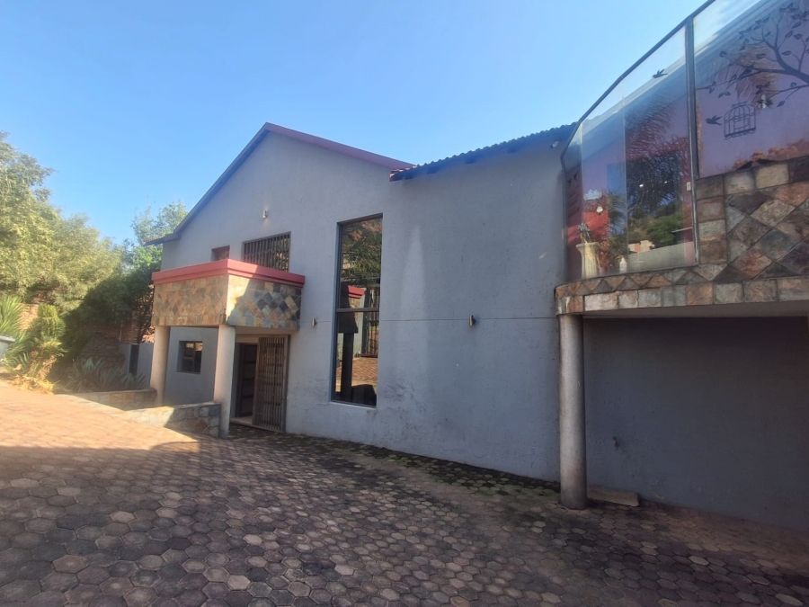 6 Bedroom Property for Sale in Glenvista Gauteng