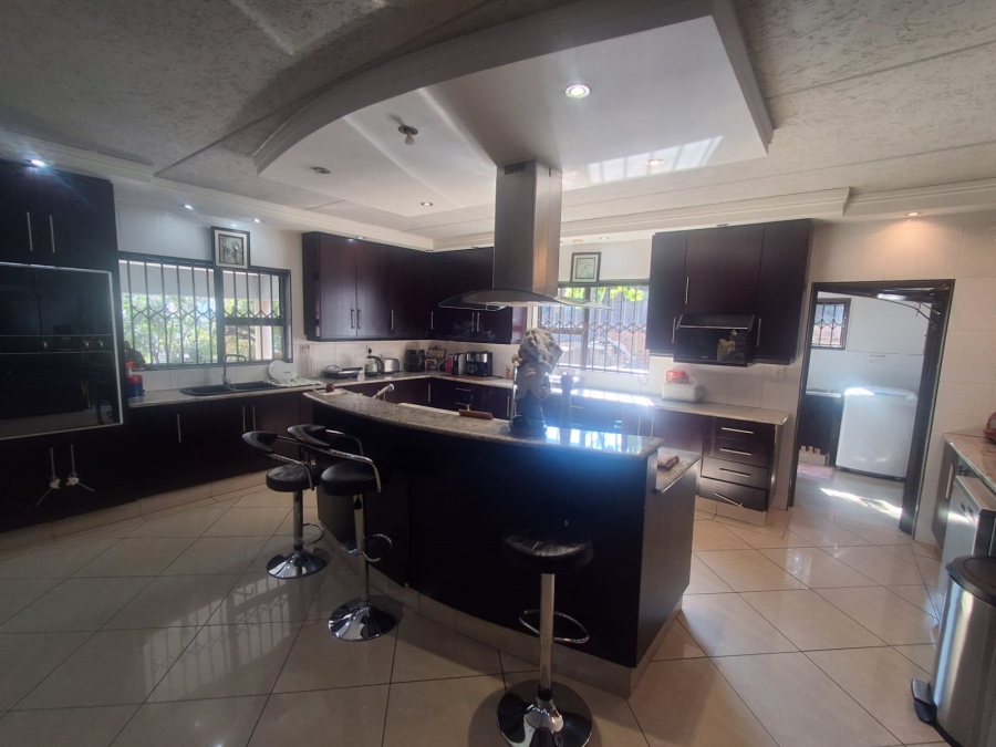 6 Bedroom Property for Sale in Glenvista Gauteng