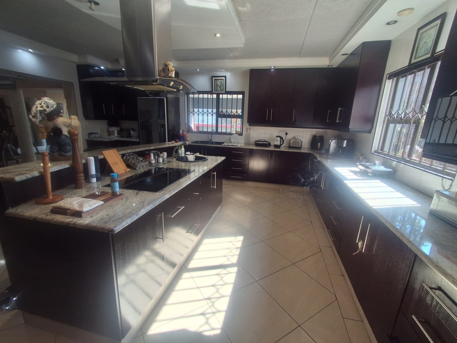6 Bedroom Property for Sale in Glenvista Gauteng