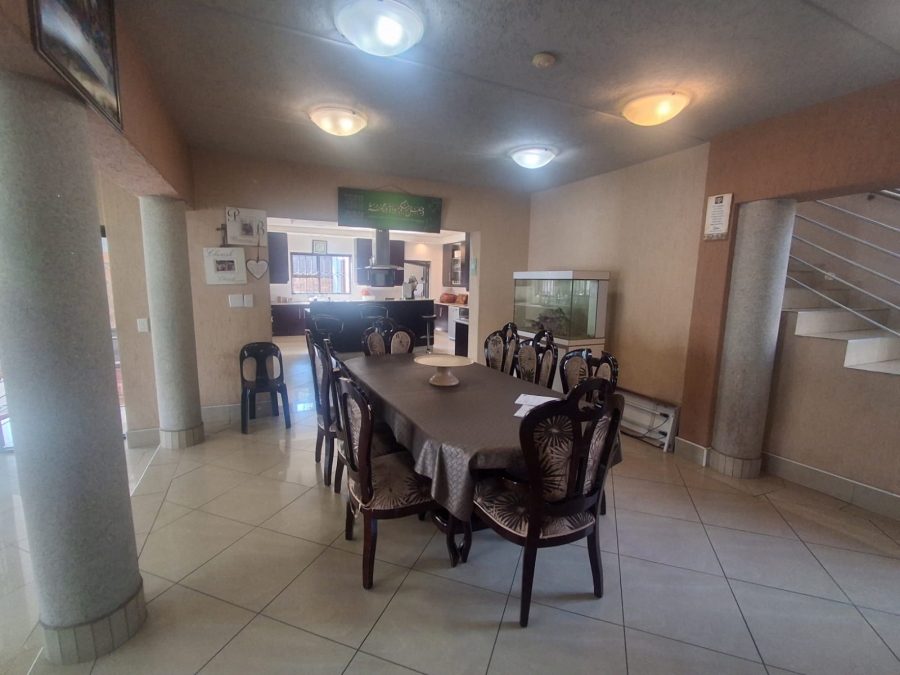 6 Bedroom Property for Sale in Glenvista Gauteng
