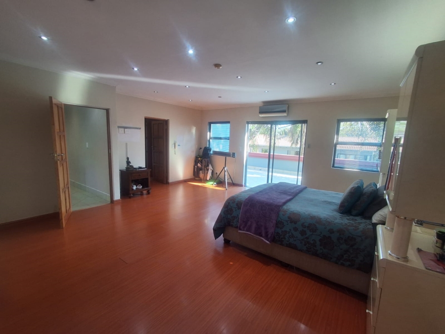 6 Bedroom Property for Sale in Glenvista Gauteng