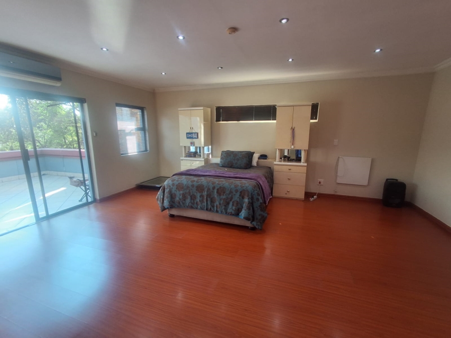 6 Bedroom Property for Sale in Glenvista Gauteng