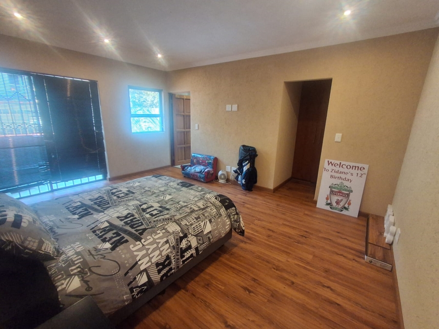6 Bedroom Property for Sale in Glenvista Gauteng
