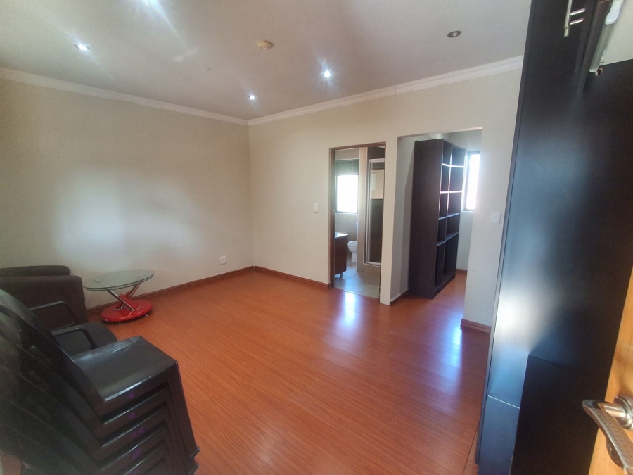 6 Bedroom Property for Sale in Glenvista Gauteng