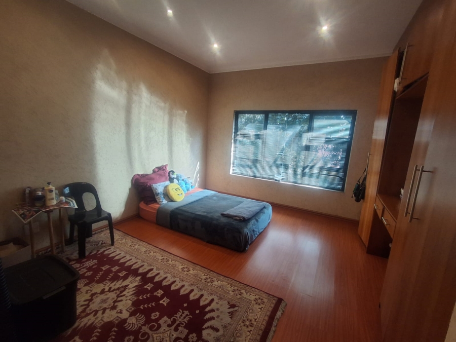 6 Bedroom Property for Sale in Glenvista Gauteng