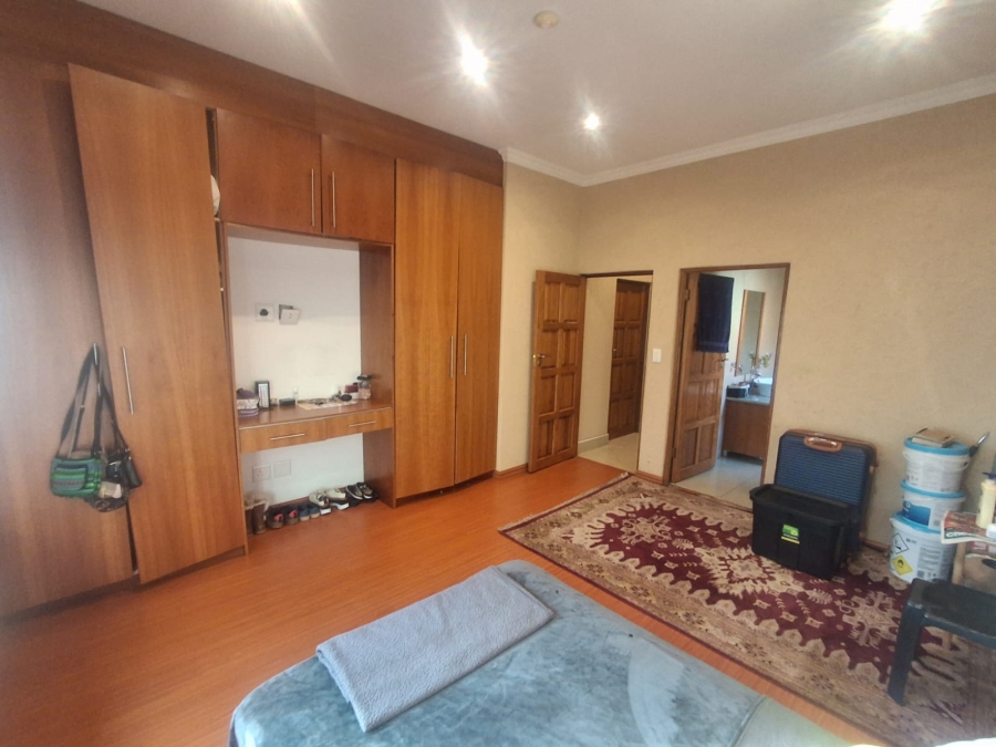 6 Bedroom Property for Sale in Glenvista Gauteng