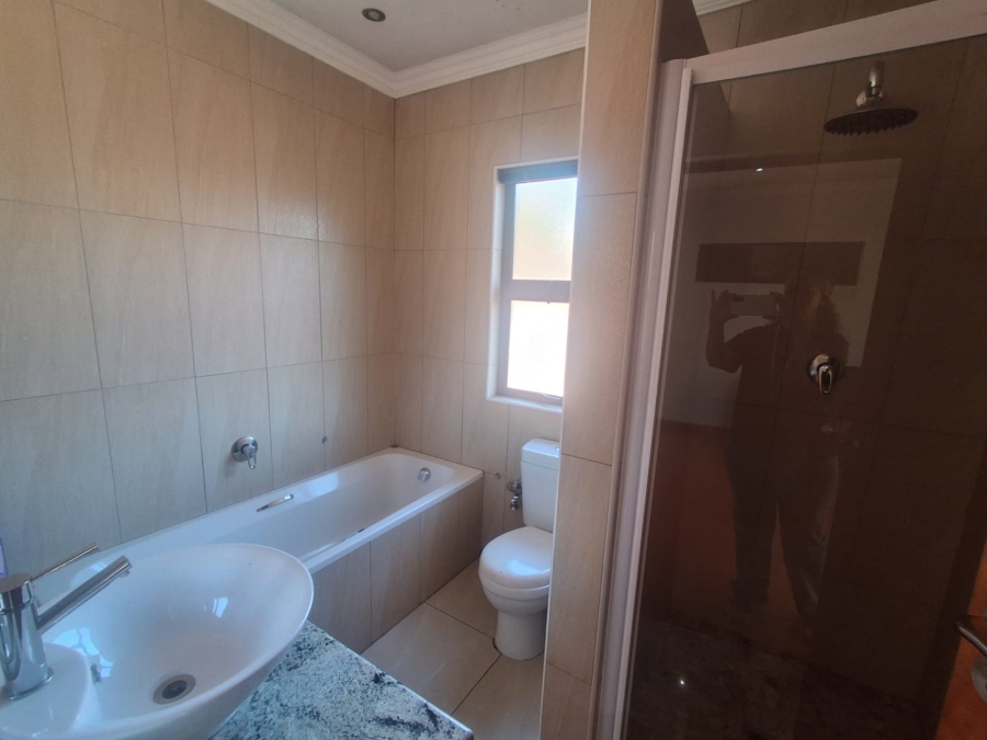 6 Bedroom Property for Sale in Glenvista Gauteng