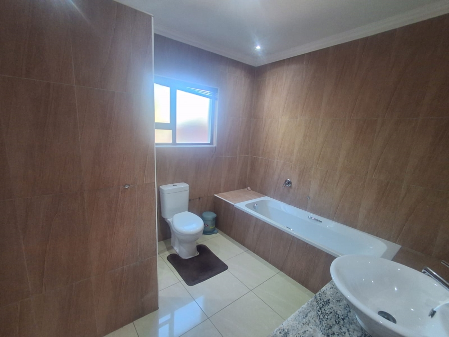 6 Bedroom Property for Sale in Glenvista Gauteng