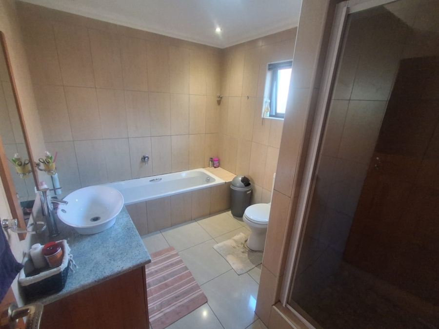 6 Bedroom Property for Sale in Glenvista Gauteng