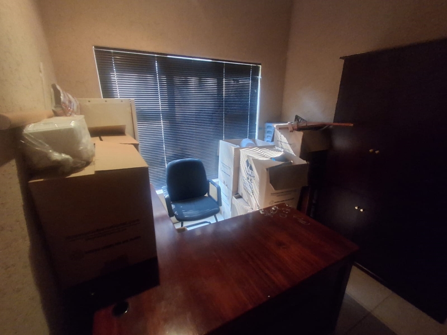 6 Bedroom Property for Sale in Glenvista Gauteng