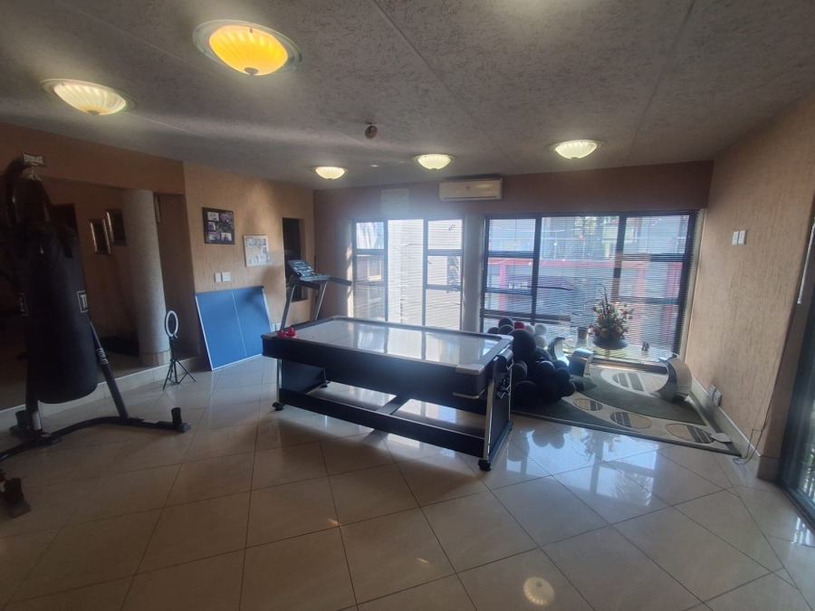 6 Bedroom Property for Sale in Glenvista Gauteng