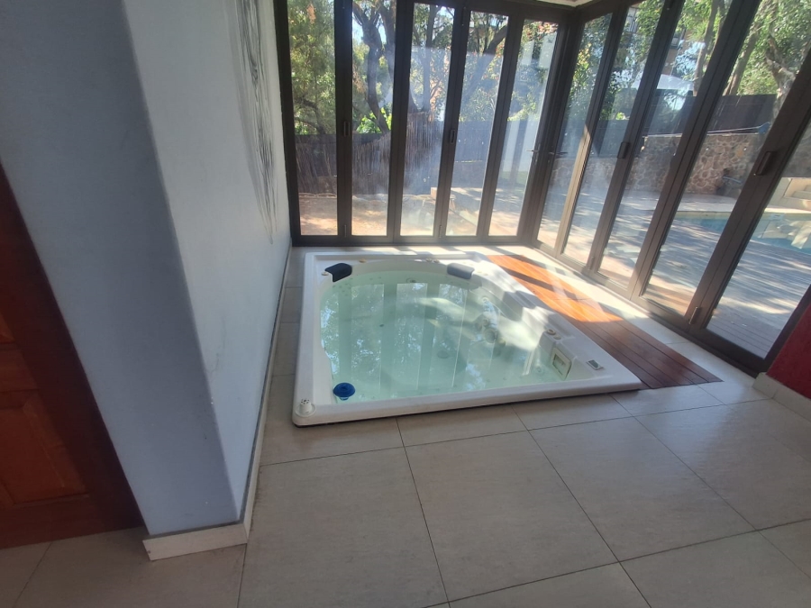 6 Bedroom Property for Sale in Glenvista Gauteng