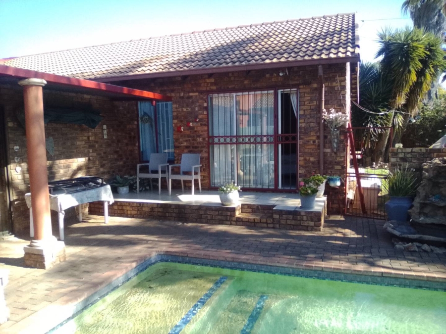 4 Bedroom Property for Sale in The Reeds Gauteng