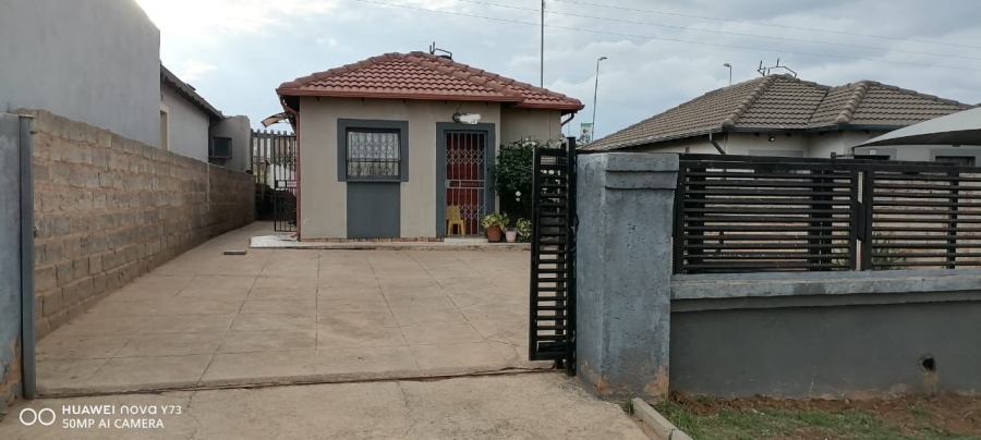 2 Bedroom Property for Sale in Clayville Gauteng