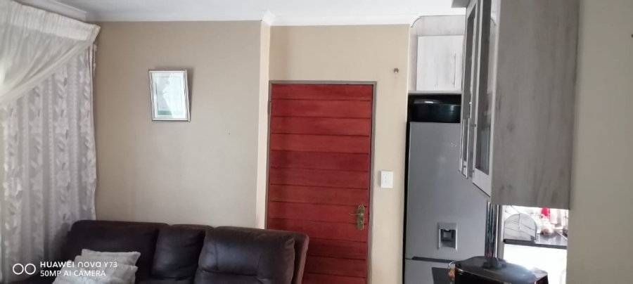 2 Bedroom Property for Sale in Clayville Gauteng
