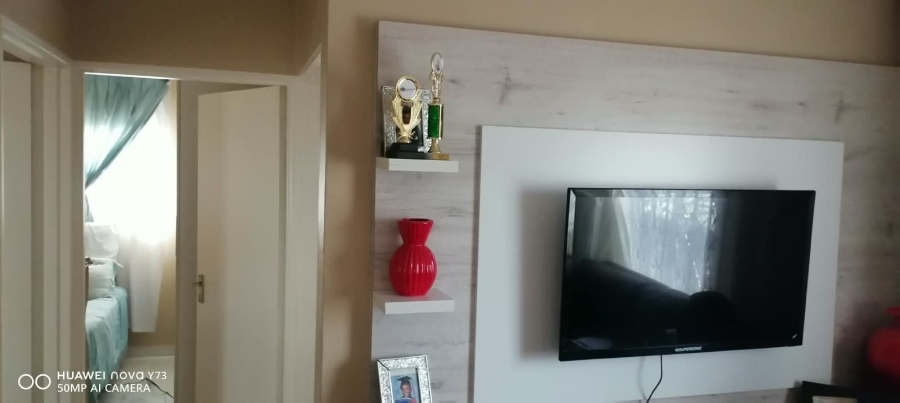 2 Bedroom Property for Sale in Clayville Gauteng