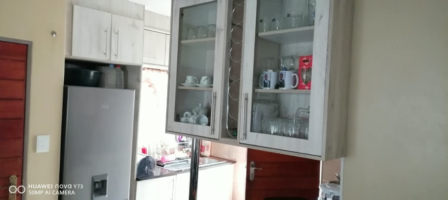 2 Bedroom Property for Sale in Clayville Gauteng