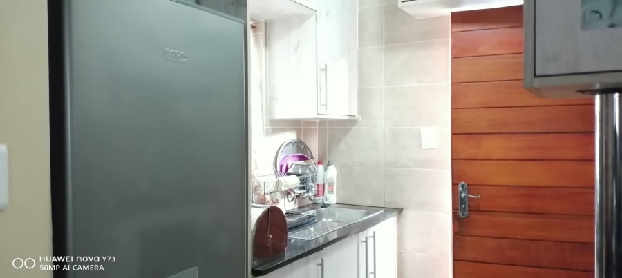 2 Bedroom Property for Sale in Clayville Gauteng