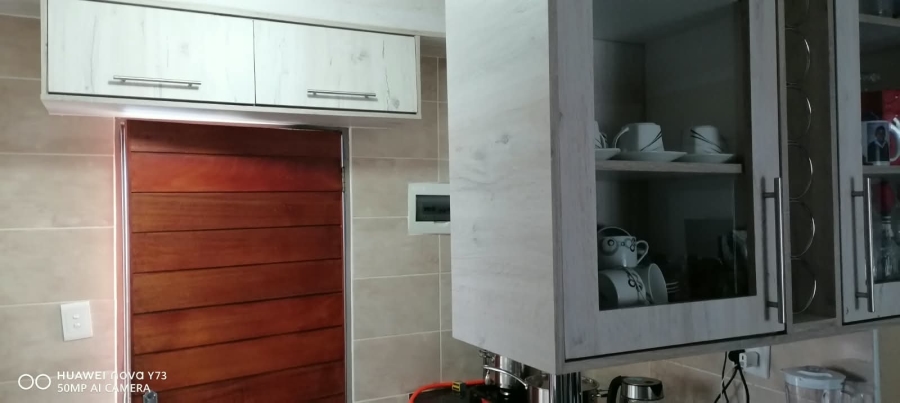 2 Bedroom Property for Sale in Clayville Gauteng
