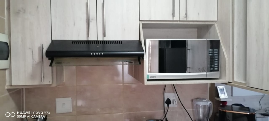 2 Bedroom Property for Sale in Clayville Gauteng