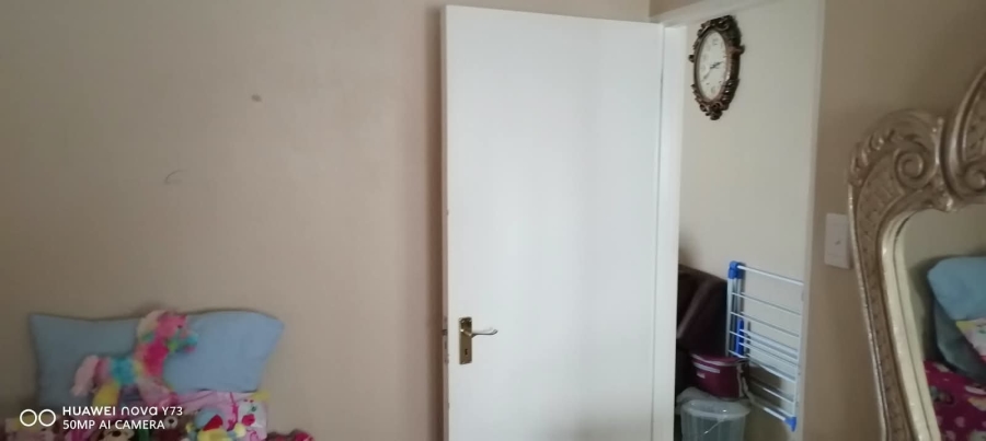 2 Bedroom Property for Sale in Clayville Gauteng