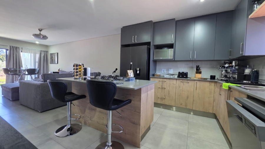 To Let 2 Bedroom Property for Rent in Die Hoewes Gauteng