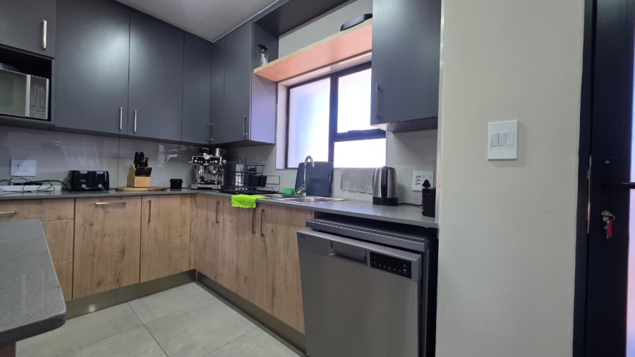To Let 2 Bedroom Property for Rent in Die Hoewes Gauteng
