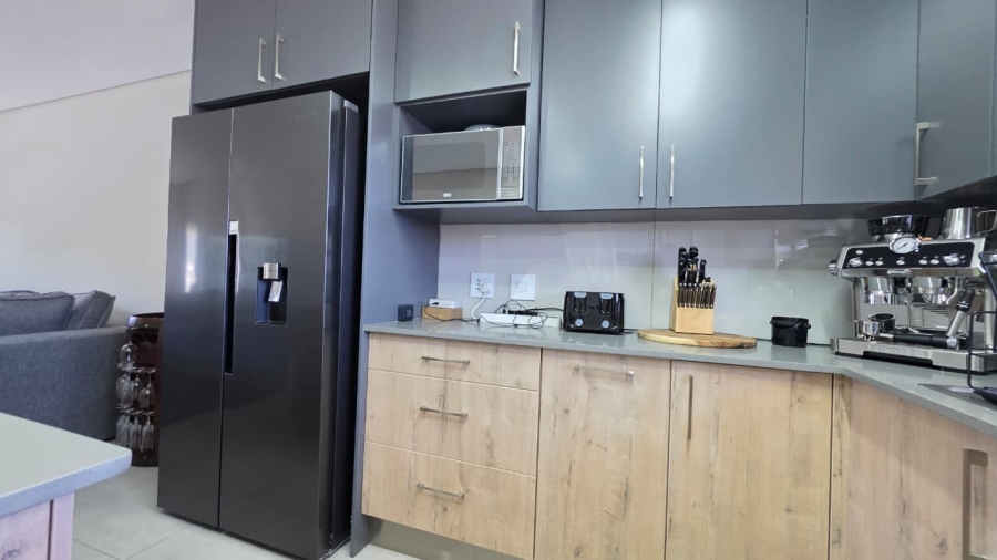 To Let 2 Bedroom Property for Rent in Die Hoewes Gauteng