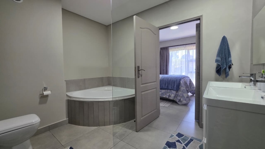 To Let 2 Bedroom Property for Rent in Die Hoewes Gauteng