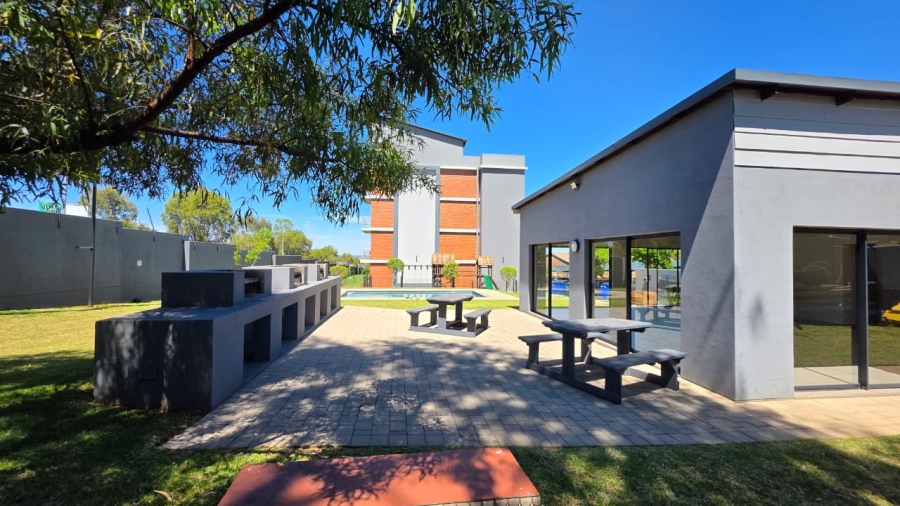 To Let 2 Bedroom Property for Rent in Die Hoewes Gauteng
