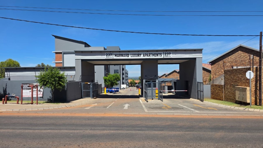 To Let 2 Bedroom Property for Rent in Die Hoewes Gauteng