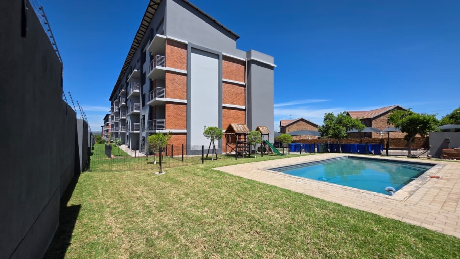 To Let 2 Bedroom Property for Rent in Die Hoewes Gauteng