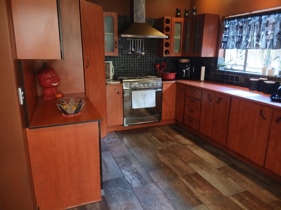 5 Bedroom Property for Sale in Birchleigh Gauteng