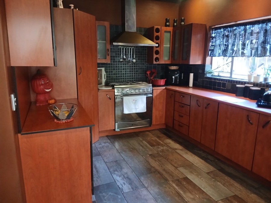 5 Bedroom Property for Sale in Birchleigh Gauteng