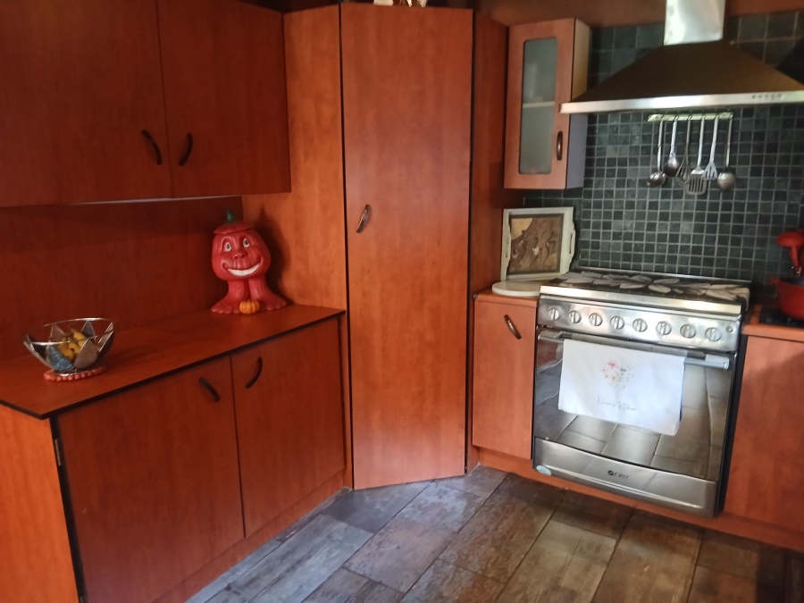 5 Bedroom Property for Sale in Birchleigh Gauteng
