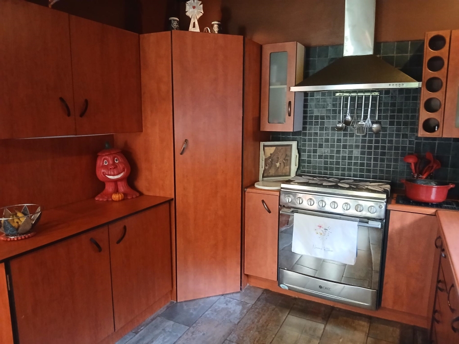 5 Bedroom Property for Sale in Birchleigh Gauteng