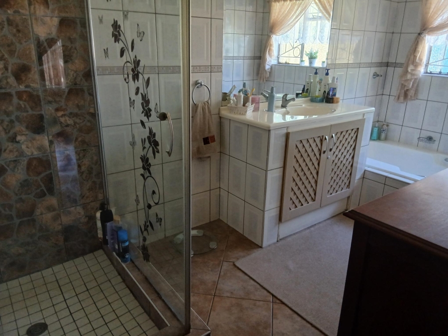 5 Bedroom Property for Sale in Birchleigh Gauteng