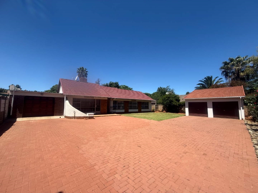 3 Bedroom Property for Sale in Rondebult Gauteng