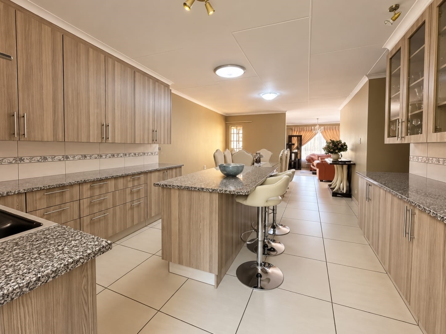 3 Bedroom Property for Sale in Amberfield Crest Estate Gauteng