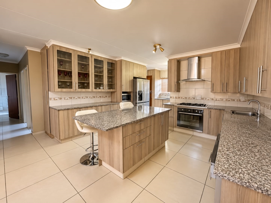 3 Bedroom Property for Sale in Amberfield Crest Estate Gauteng