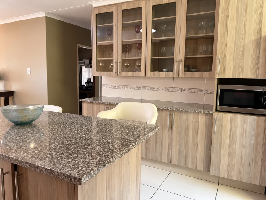 3 Bedroom Property for Sale in Amberfield Crest Estate Gauteng
