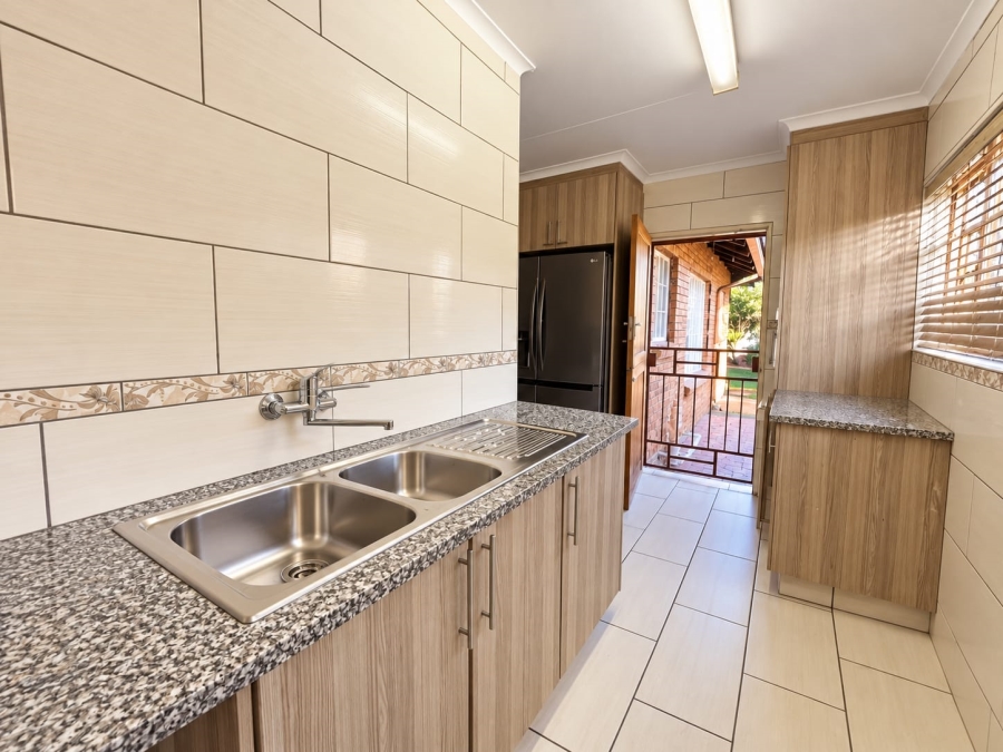 3 Bedroom Property for Sale in Amberfield Crest Estate Gauteng