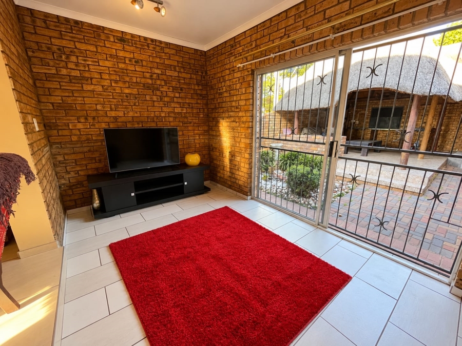 3 Bedroom Property for Sale in Amberfield Crest Estate Gauteng