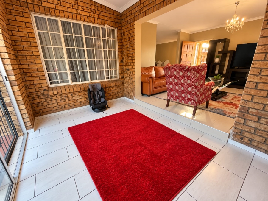 3 Bedroom Property for Sale in Amberfield Crest Estate Gauteng