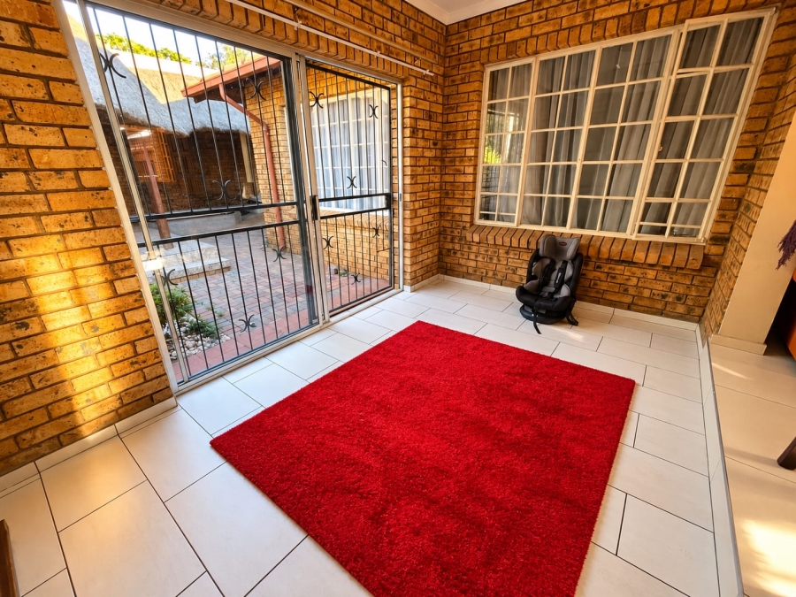 3 Bedroom Property for Sale in Amberfield Crest Estate Gauteng