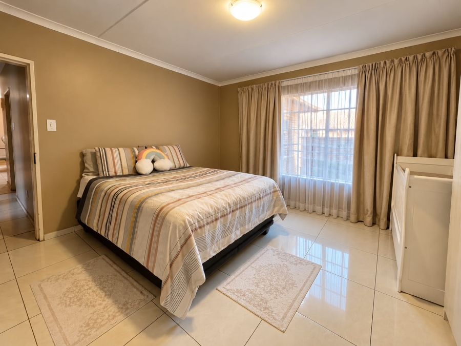 3 Bedroom Property for Sale in Amberfield Crest Estate Gauteng