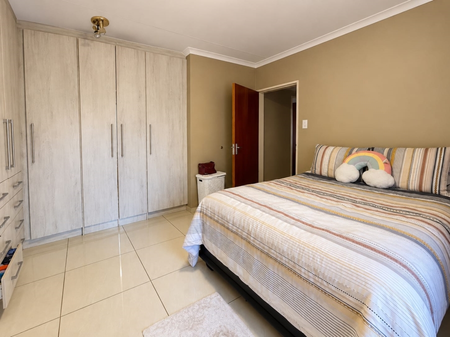3 Bedroom Property for Sale in Amberfield Crest Estate Gauteng