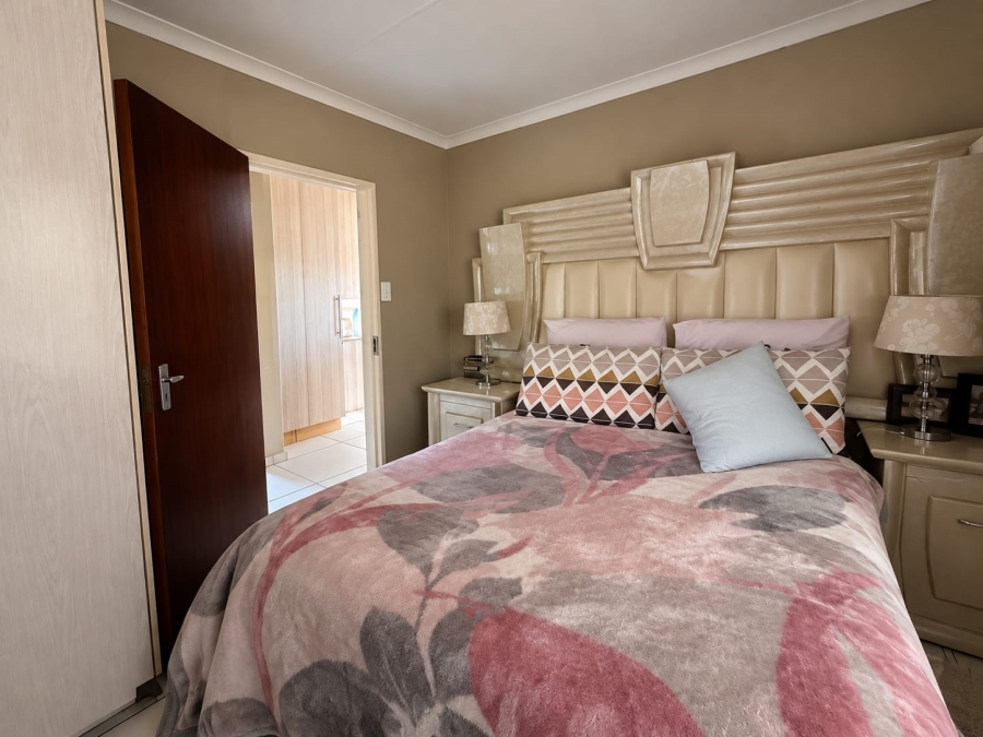 3 Bedroom Property for Sale in Amberfield Crest Estate Gauteng