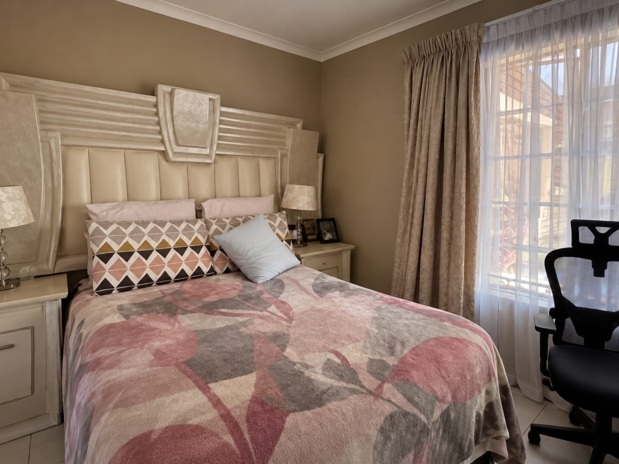 3 Bedroom Property for Sale in Amberfield Crest Estate Gauteng